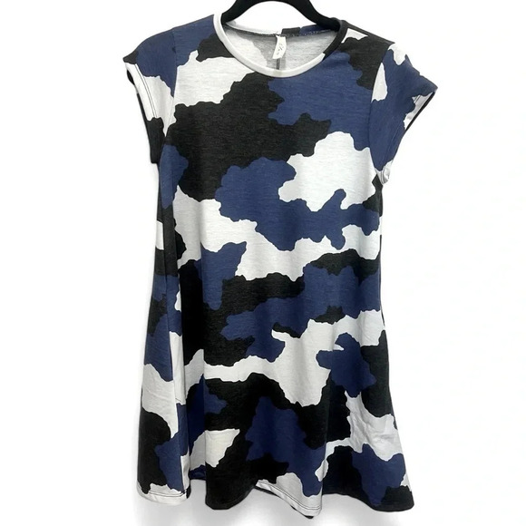 Elan Dresses & Skirts - Elan blue/black camo A-line dress. T-shirt style with pockets size small